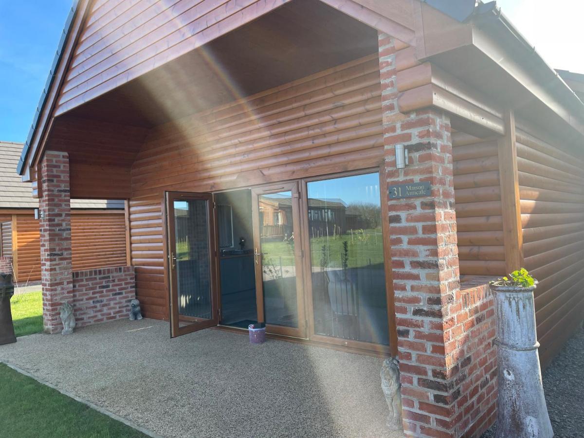 31 Cherry East Riding Of Yorkshire Hot Tub & Fishing Garton Exterior photo
