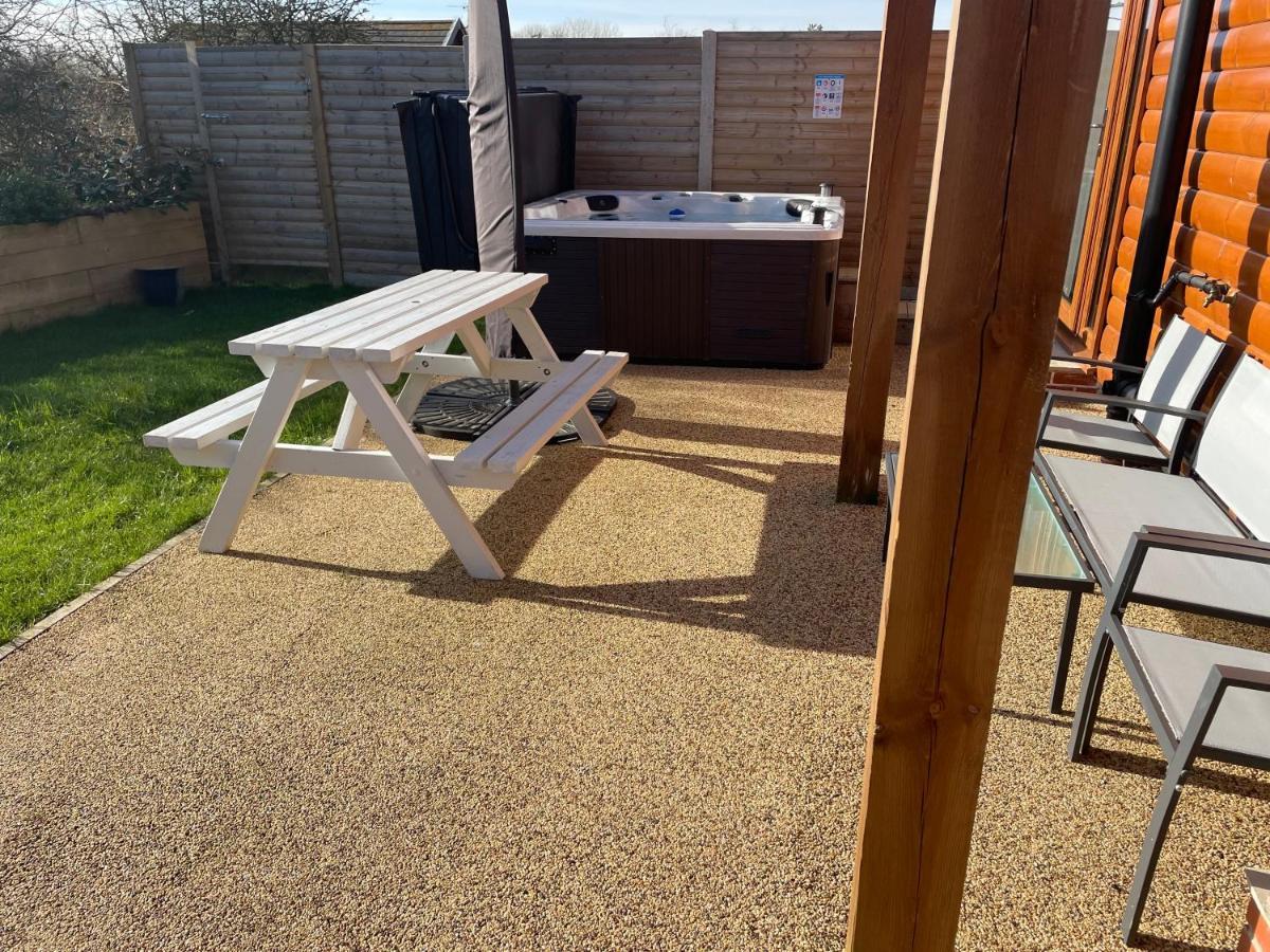 31 Cherry East Riding Of Yorkshire Hot Tub & Fishing Garton Exterior photo
