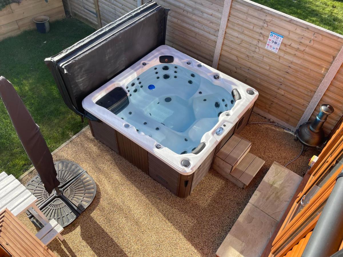 31 Cherry East Riding Of Yorkshire Hot Tub & Fishing Garton Exterior photo